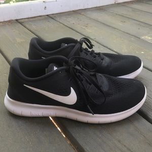 Nike black sneakers